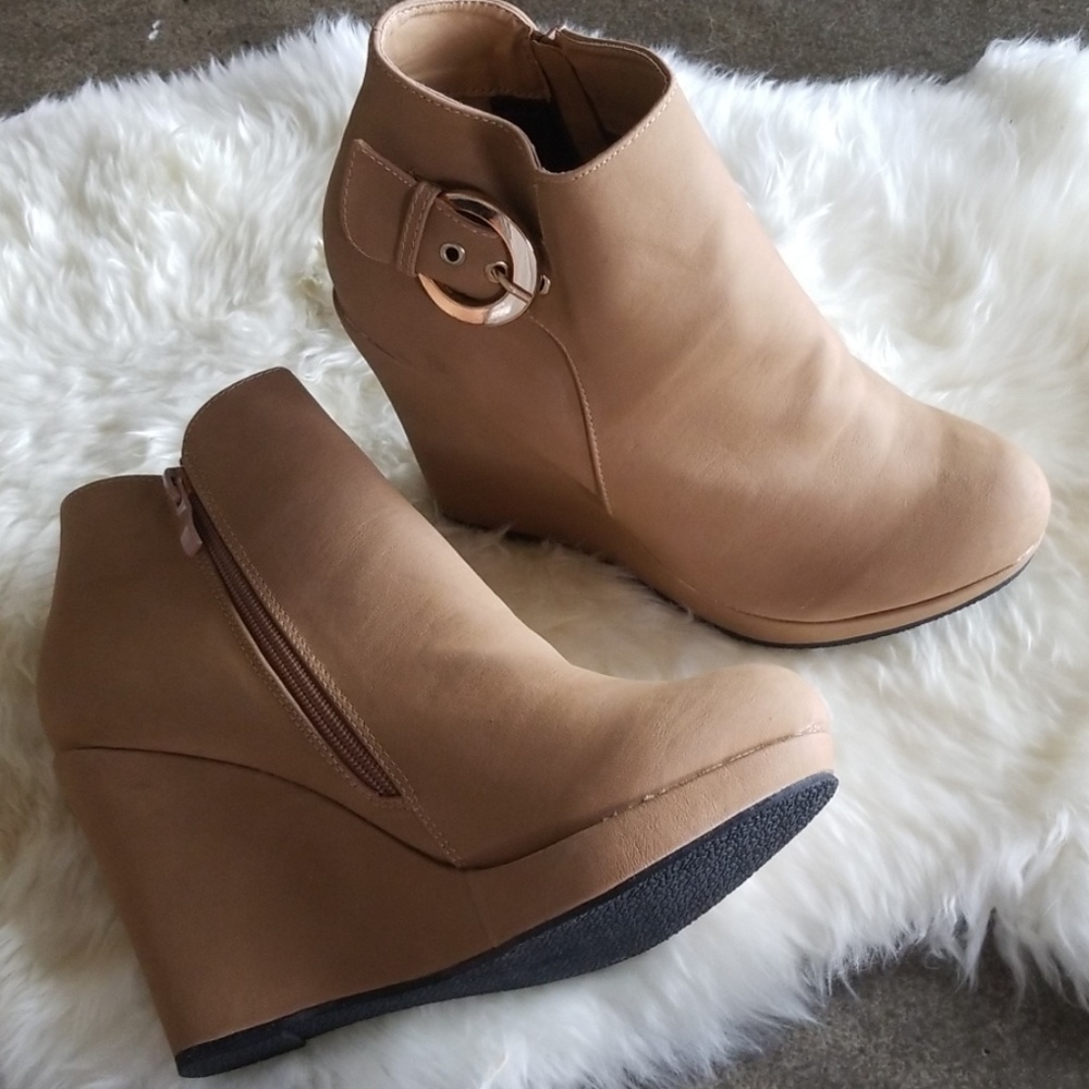 NEW W/O BOX TAN BOOTIES SZ 9